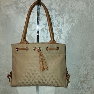 Dooney & Bourke Tan Shoulder Bag. No Callouts